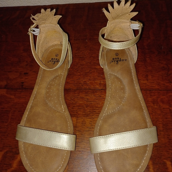 Sophie Sue Pineapple sandels - Picture 1 of 3
